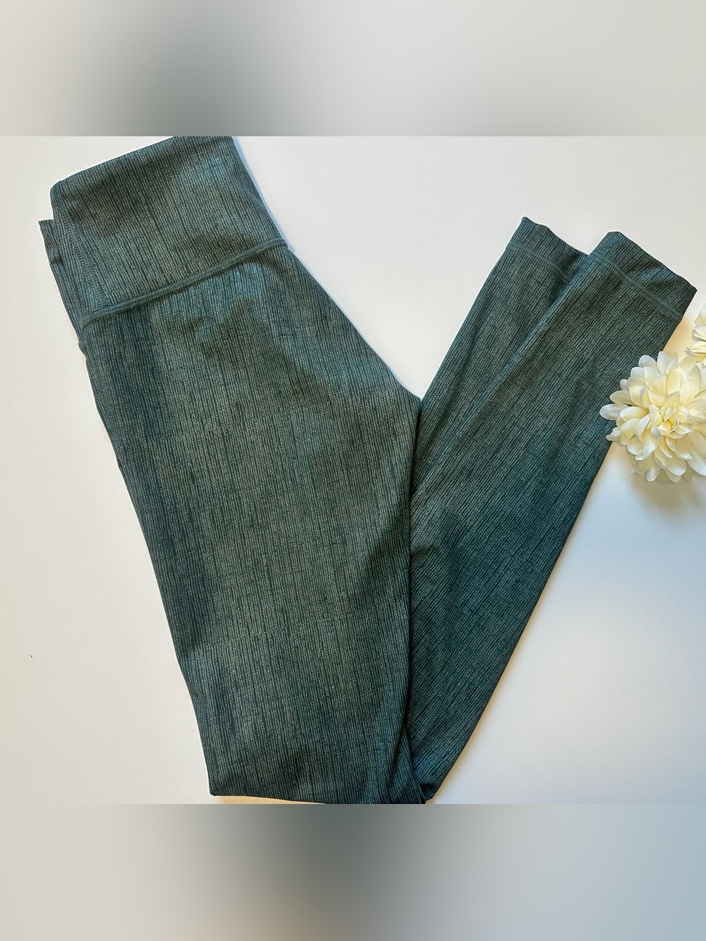 lululemon athletica wunder under 28” Leggings in Deep Green